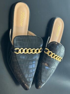 Size 6 Tilocow Black Croc-Embossed Pointed Mule